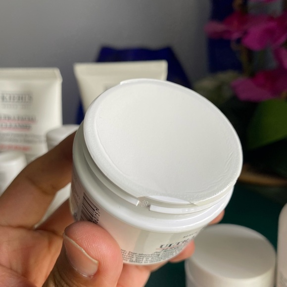 KIEHL’S BUNDLE (8) - Picture 6 of 9